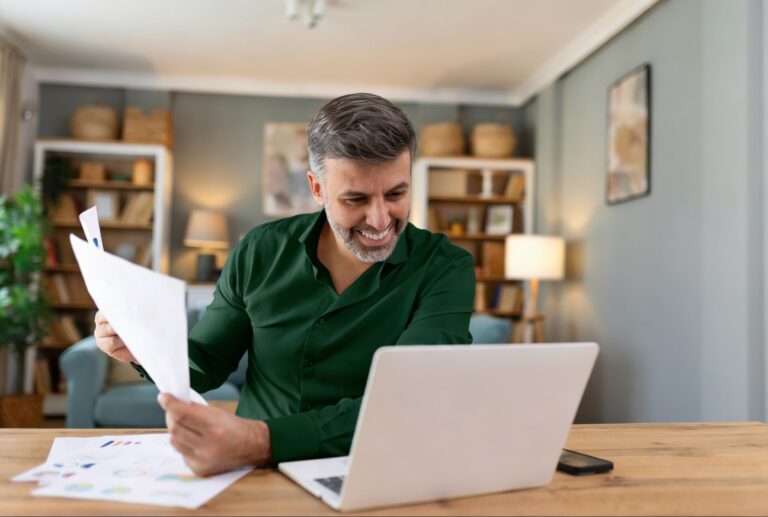 Como comparar empréstimos online com segurança analisando CET, taxa de juros e condições do contrato.